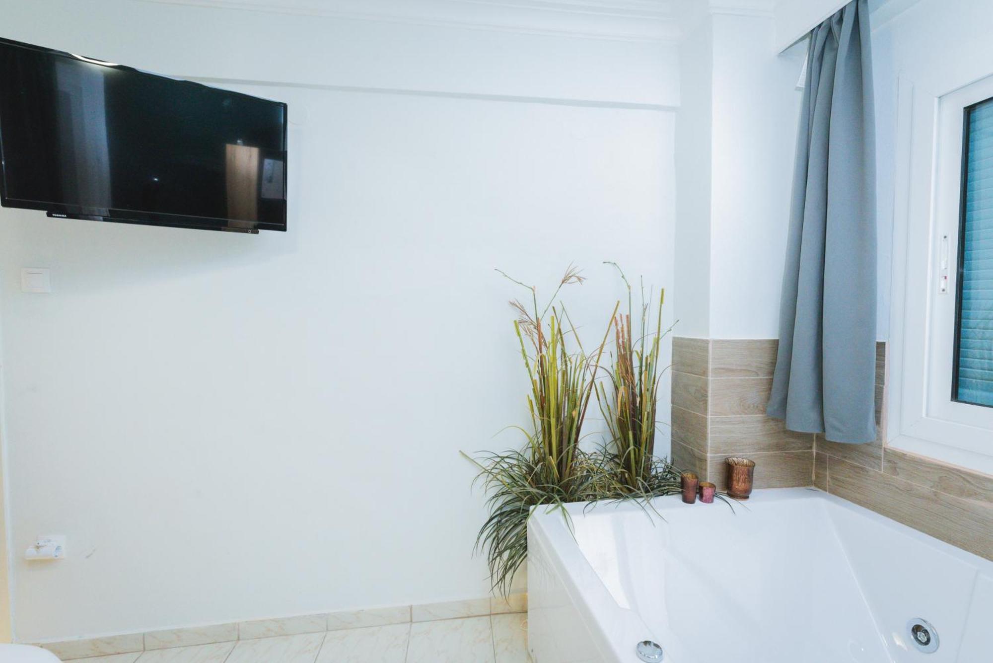 Stylish Apt W Jacuzzi, 5 Min To White Tower Thessaloníki Luaran gambar